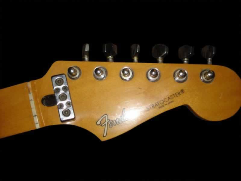 Kopfplatte einer Fender Contemporary Stratocaster E - Serie Made in Japan