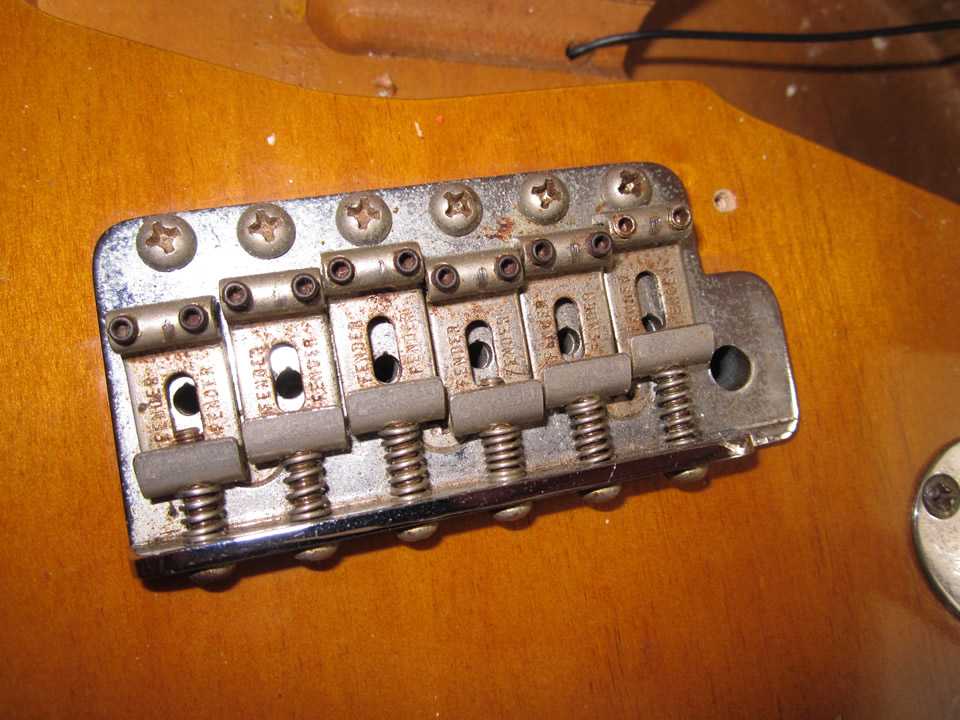 Fender JV Bridge ST57-65 1983